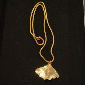 J7) Gingko leaf Necklace (22-24" Gold chin Included) EUC Nature FALL UNIQUE